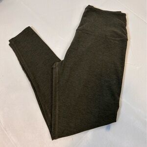 Beyond Yoga Spacedye Dark Green High Waisted Capri Leggings Women’s Large